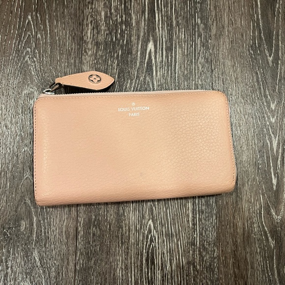 Louis Vuitton Comete Wallet in Taurillon Leather - Picture 1 of 16